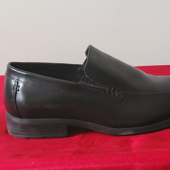 GENTLY USED, HUSH PUPPIES LOAFERS, SIZE 11!!! - Picture 4 of 7